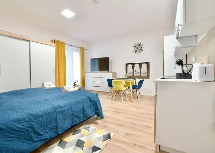 Apartamento Standard By Hi5-horváth Mihály Square
