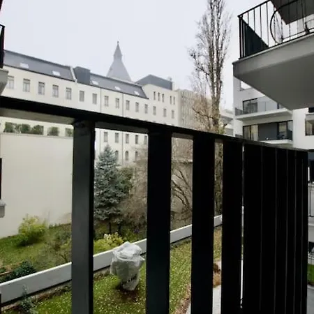 Apartment Standard By Hi5-horvath Mihaly Square *