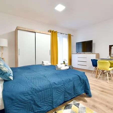 Apartment Standard By Hi5-horvath Mihaly Square *