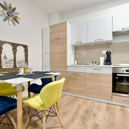Standard By Hi5-horvath Mihaly Square *