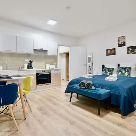 Standard By Hi5-horvath Mihaly Square *