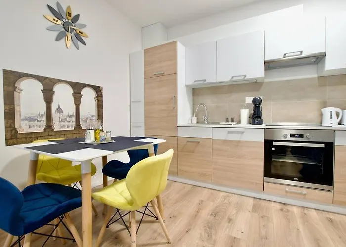 Standard By Hi5-horvath Mihaly Square *
