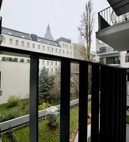 Apartment Standard By Hi5-horvath Mihaly Square *