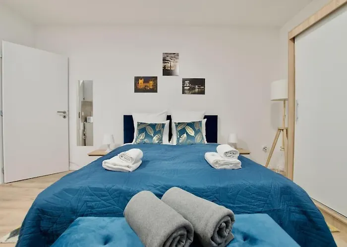 Apartment Standard By Hi5-horvath Mihaly Square *